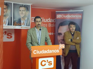 Fernando Navarro y Xavier Pericay en el cierre de campaña