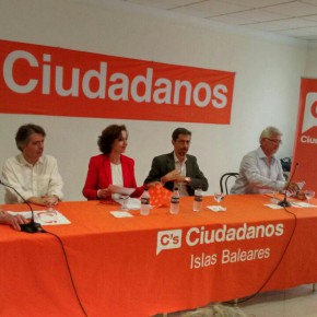 Navarro: “Si rompemos la unidad de España, rompemos la igualdad entre los ciudadanos”