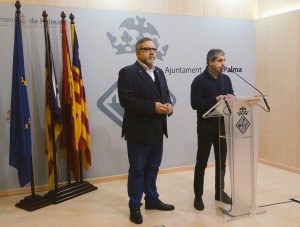 20170116 El portavoz de Cs Palma, Josep Lluís Bauzá, y el regidor Bartomeu Cañellas durante la rueda de prensa se hoy (1)