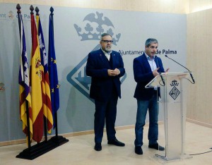 20170213 El portavoz de Cs Palma, Josep Lluís Bauzá, y el regidor Bartomeu Cañellas en la rueda de prensa (2)