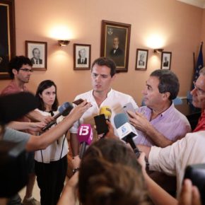 Rivera: “Los partidos constitucionalistas deberíamos tener un discurso conjunto pero el gobierno de Sánchez parece que prefiere estar al servicio de los nacionalistas”