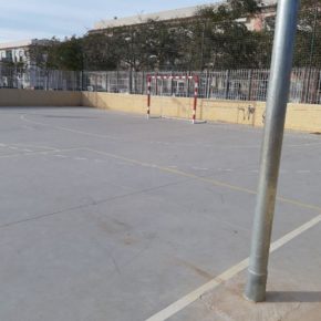 Cs Palma alerta del peligro que suponen los muros y postes de la pista multiusos de Es Pil.larí