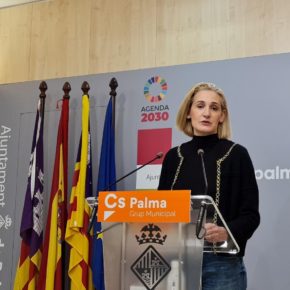 Eva Pomar (Cs): “La desidia del gobierno de Hila ha convertido la Plaza de España en un espacio lúgubre, abandonado y vandalizado”